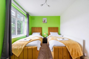 UKSAS Two bed house Free Parking